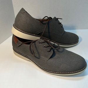 Steve Madden Gray fabric lace up Men’s shoe size 10.5. Gently used